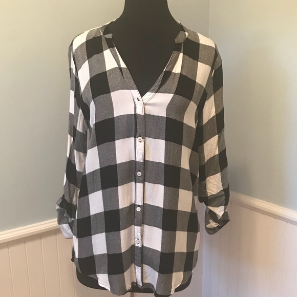 Kenneth Cole Reaction Tops - Kenneth Cole Reaction Plaid Button Up Blouse